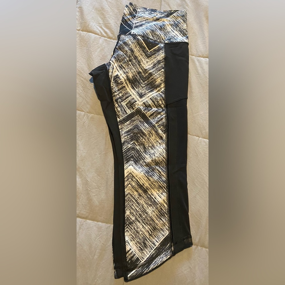 Lululemon Hot To Street Crop Heat Wave White Black - Black & White - Size 12